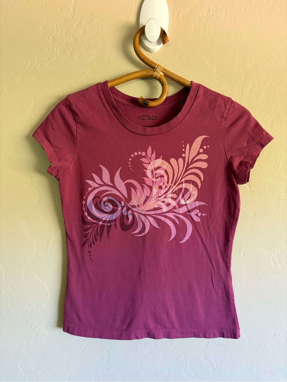 Crazy Shirts 100% Cotton Magenta Y2K 2000s Style Leafy Floral Graphic T-Shirt XS